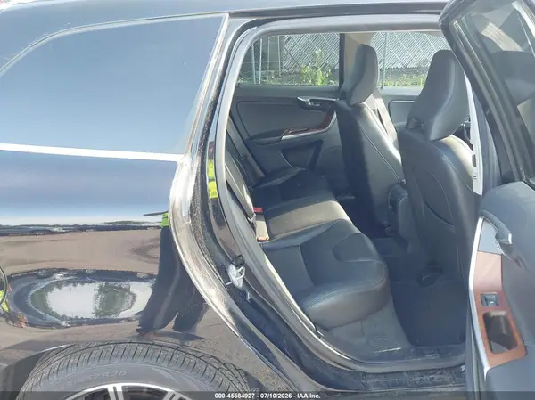 YV449MRU7H2009392 2017 VOLVO XC60 - Image 8