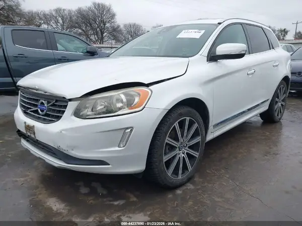 YV449MRU7H2009666 2017 VOLVO XC60 - Image 2