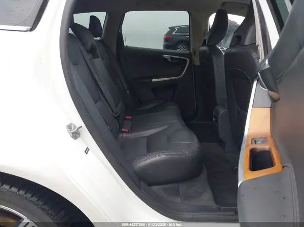 YV449MRU7H2009666 2017 VOLVO XC60 - Image 8