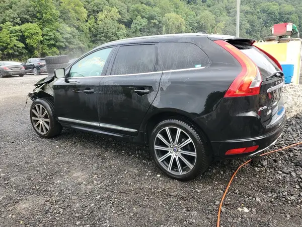 YV449MRU7H2013829 2017 VOLVO XC60 - Image 2