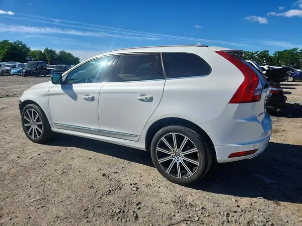 YV449MRU8H2211352 2017 VOLVO XC60 - Image 2