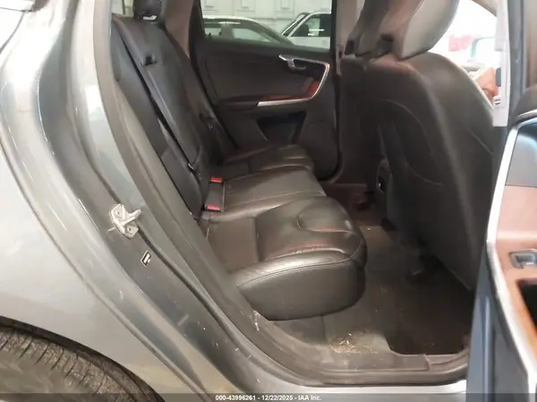 YV449MRU9H2110935 2017 VOLVO XC60 - Image 8