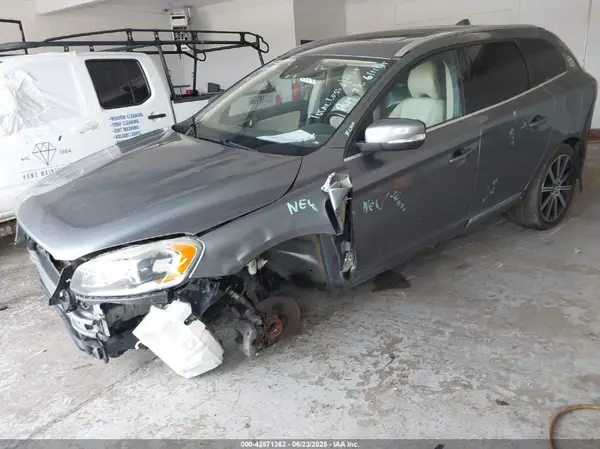 YV449MRU9H2138900 2017 VOLVO XC60 - Image 2
