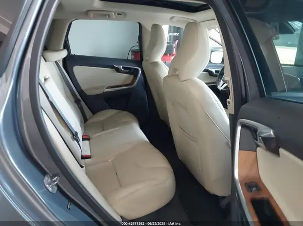 YV449MRU9H2138900 2017 VOLVO XC60 - Image 8
