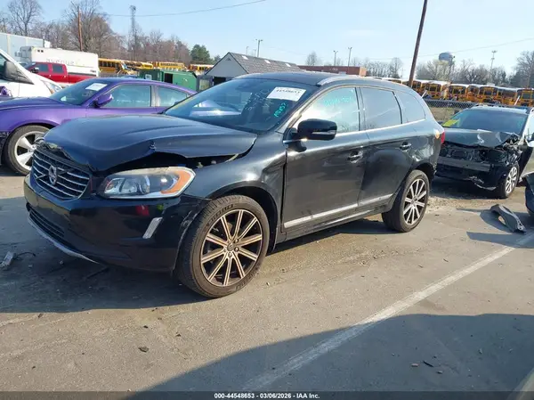 YV449MRUXH2030642 2017 VOLVO XC60 - Image 2
