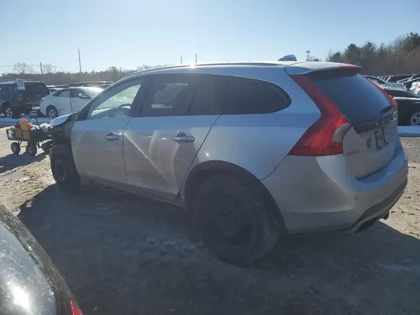 YV4612HK1G1008148 2016 VOLVO V60 - Image 2