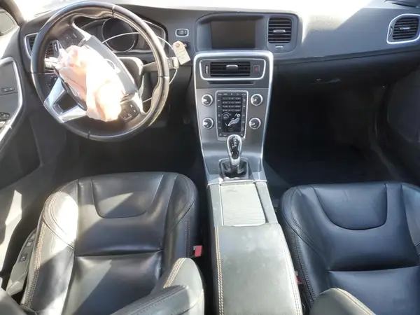 YV4612HK1G1019604 2016 VOLVO V60 - Image 8