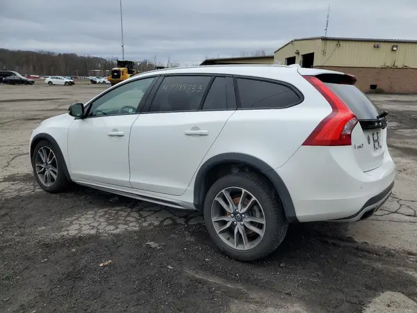 YV4612HM6G1008566 2016 VOLVO V60 - Image 2