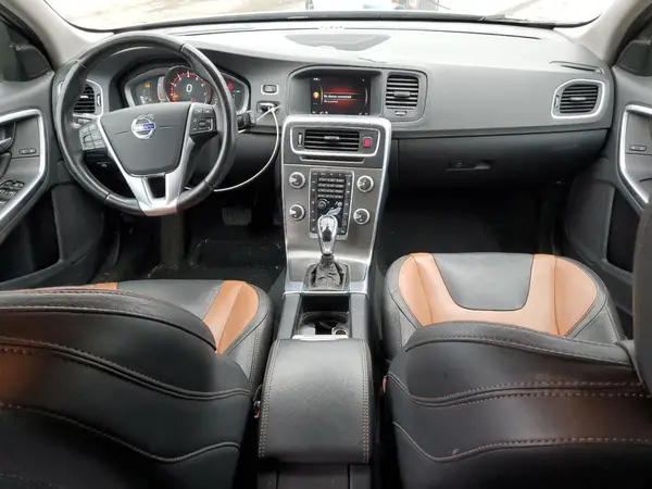 YV4612HM6G1008566 2016 VOLVO V60 - Image 8