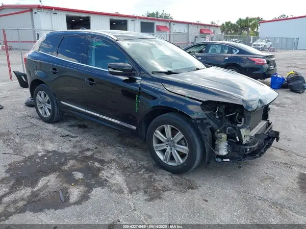 YV4612RK1G2788984 2016 VOLVO XC60 - Image 1