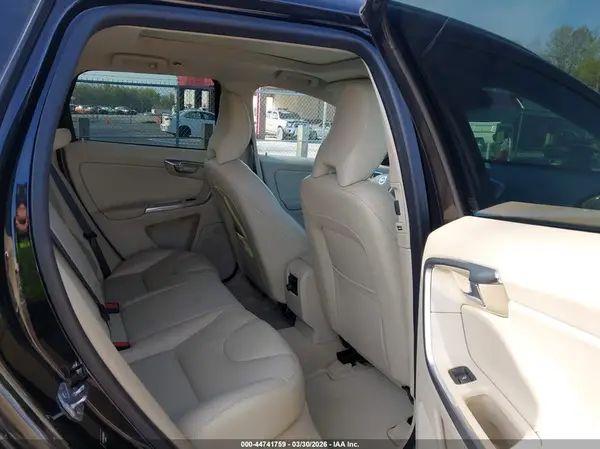 YV4612RK1G2801152 2016 VOLVO XC60 - Image 8