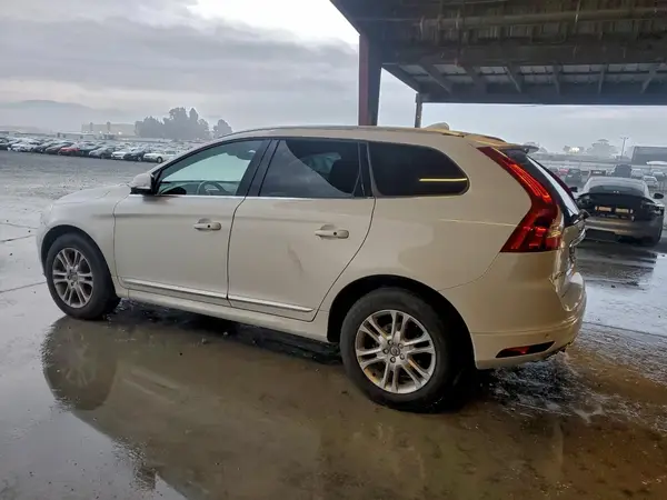 YV4612RK1G2832952 2016 VOLVO XC60 - Image 2