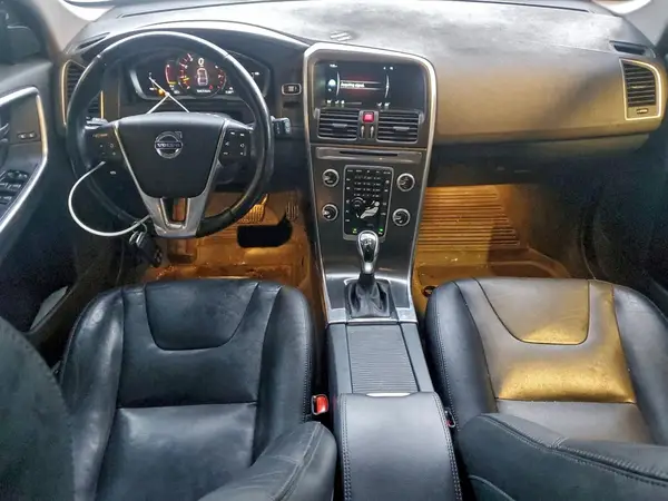 YV4612RK1G2832952 2016 VOLVO XC60 - Image 8