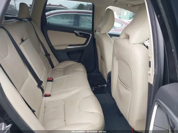 YV4612RK1G2842400 2016 VOLVO XC60 - Image 8