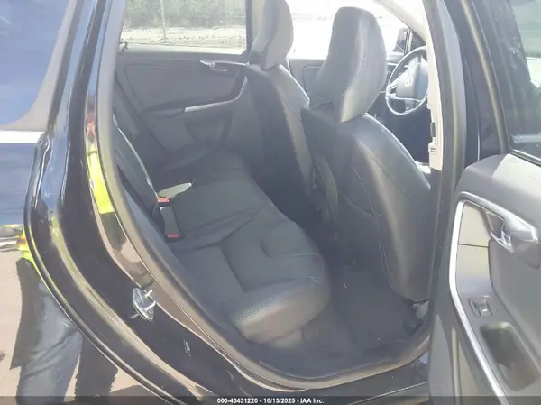 YV4612RK1G2854675 2016 VOLVO XC60 - Image 8