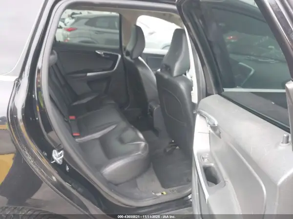 YV4612RK1G2863277 2016 VOLVO XC60 - Image 8