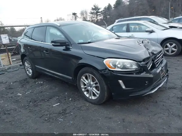YV4612RK2G2788525 2016 VOLVO XC60 - Image 1