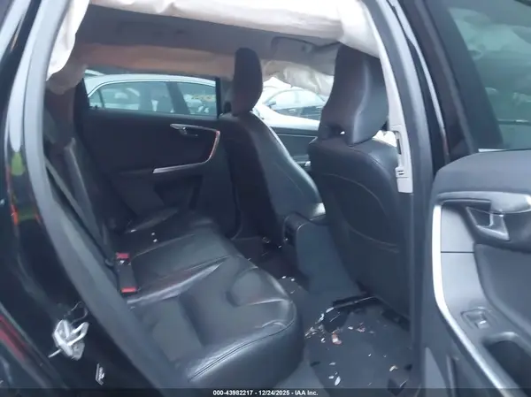 YV4612RK2G2788525 2016 VOLVO XC60 - Image 8