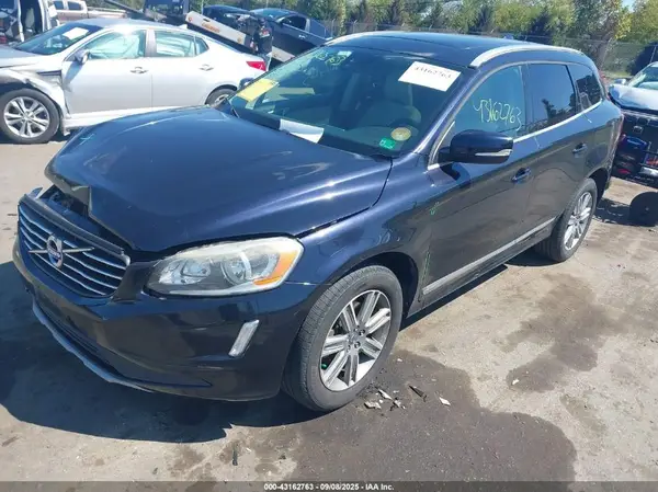 YV4612RK2G2843801 2016 VOLVO XC60 - Image 2