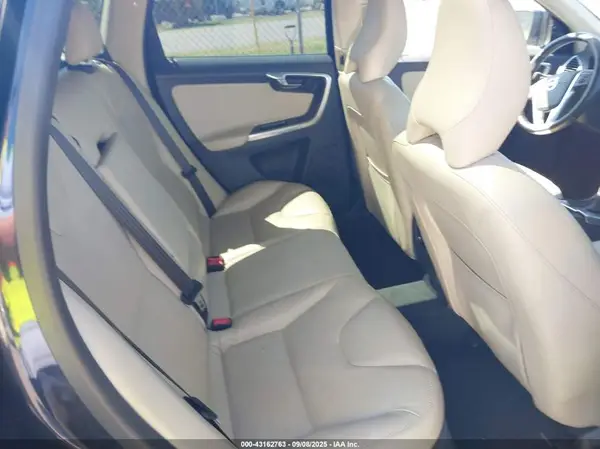 YV4612RK2G2843801 2016 VOLVO XC60 - Image 8