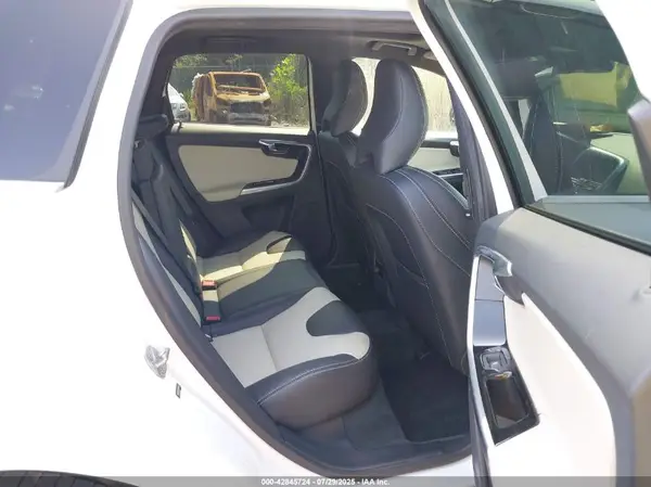 YV4612RK2G2864194 2016 VOLVO XC60 - Image 8