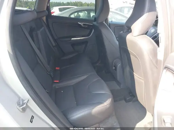 YV4612RK4G2782953 2016 VOLVO XC60 - Image 8