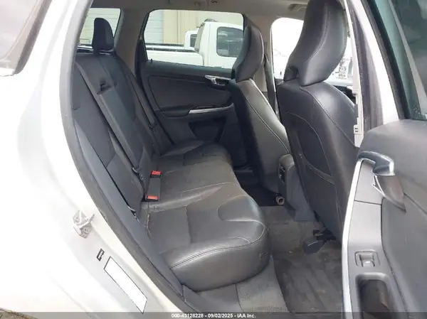 YV4612RK4G2784444 2016 VOLVO XC60 - Image 8