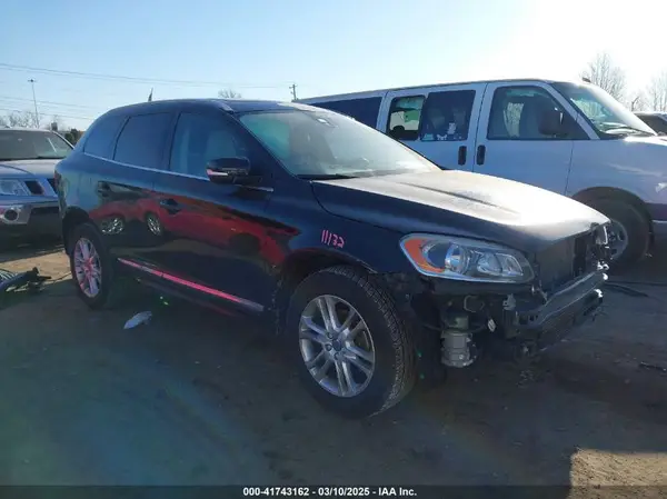 YV4612RK5G2842318 2016 VOLVO XC60 - Image 1