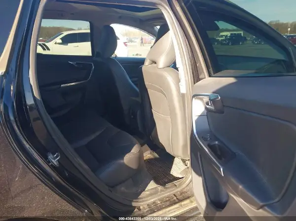 YV4612RK5G2849527 2016 VOLVO XC60 - Image 8
