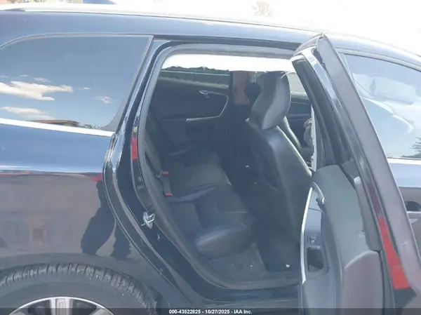 YV4612RK6G2785742 2016 VOLVO XC60 - Image 8