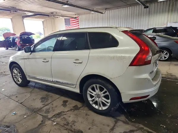 YV4612RK8G2782390 2016 VOLVO XC60 - Image 2