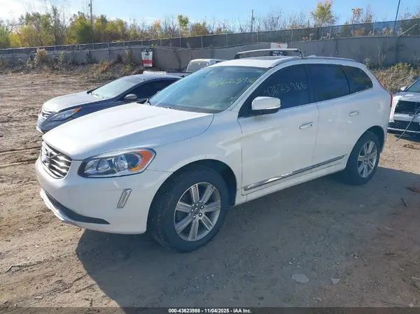 YV4612RK8G2795916 2016 VOLVO XC60 - Image 2