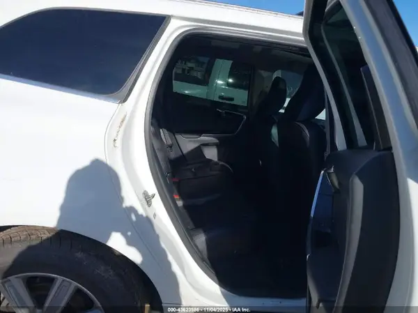 YV4612RK8G2795916 2016 VOLVO XC60 - Image 8