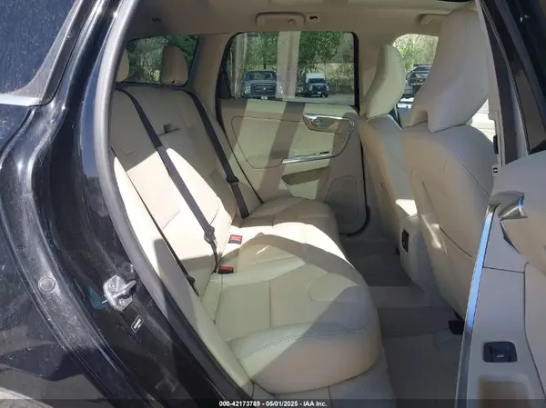 YV4612RK8G2800032 2016 VOLVO XC60 - Image 8