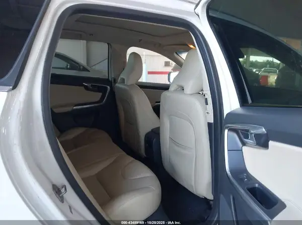 YV4612RK8G2856696 2016 VOLVO XC60 - Image 8
