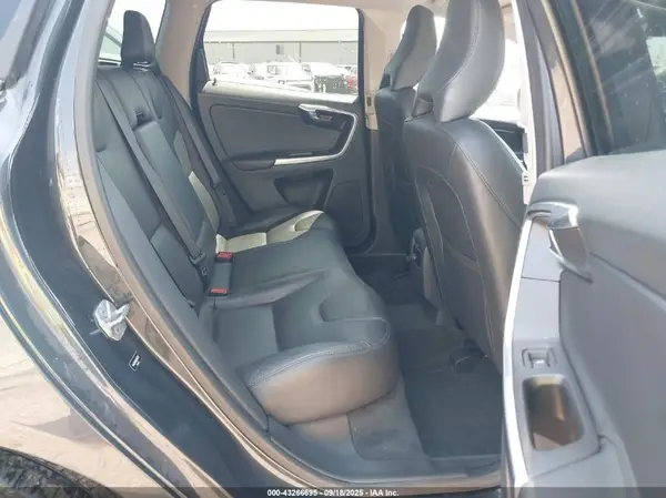 YV4612RK9G2814702 2016 VOLVO XC60 - Image 8