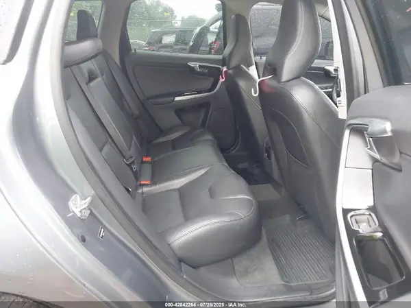 YV4612RKXG2804485 2016 VOLVO XC60 - Image 8