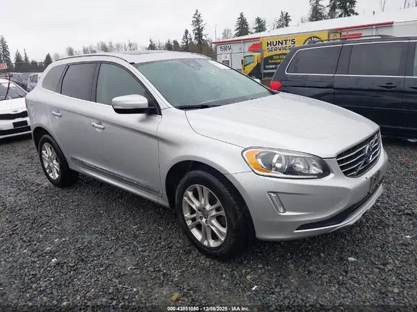 YV4612RKXG2811744 2016 VOLVO XC60 - Image 1