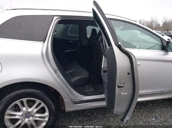 YV4612RKXG2811744 2016 VOLVO XC60 - Image 8