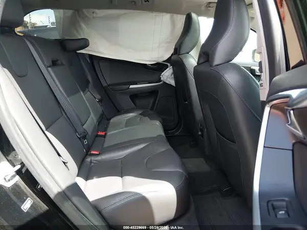 YV4612RKXG2837681 2016 VOLVO XC60 - Image 8