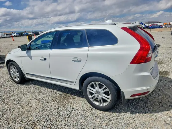 YV4612RKXG2847336 2016 VOLVO XC60 - Image 2