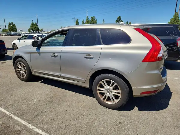 YV4612RM1G2810838 2016 VOLVO XC60 - Image 2
