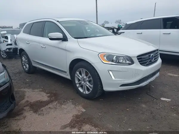 YV4612RM3G2826717 2016 VOLVO XC60 - Image 1