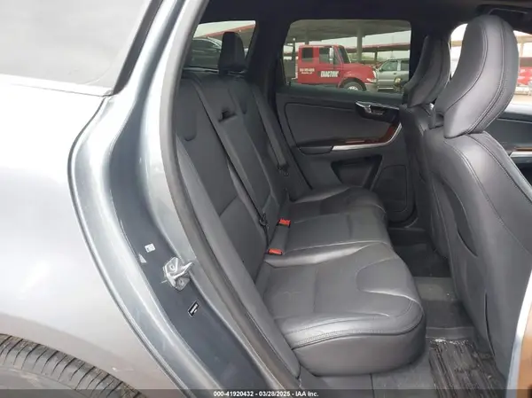 YV4612RM7G2807796 2016 VOLVO XC60 - Image 8