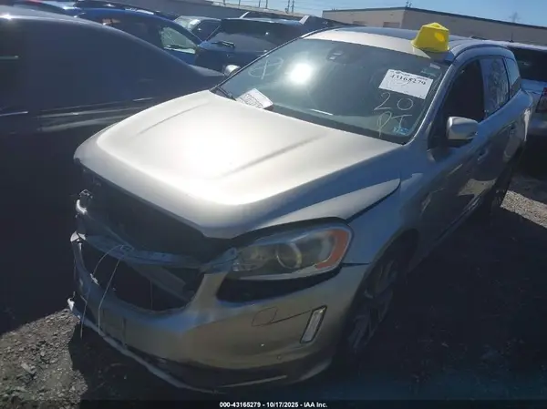 YV4612RM7G2818300 2016 VOLVO XC60 - Image 2