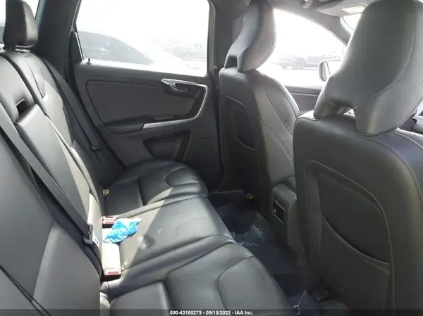 YV4612RM7G2818300 2016 VOLVO XC60 - Image 8