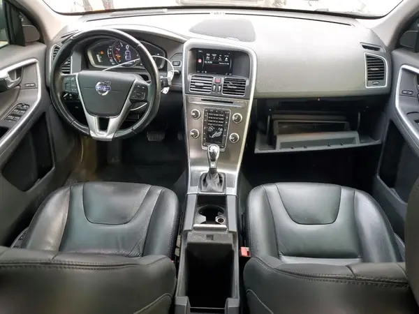 YV4612RM8G2867800 2016 VOLVO XC60 - Image 8