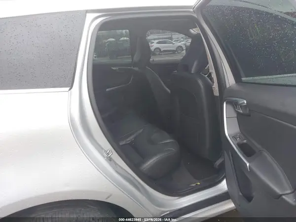 YV4612RMXG2787060 2016 VOLVO XC60 - Image 8
