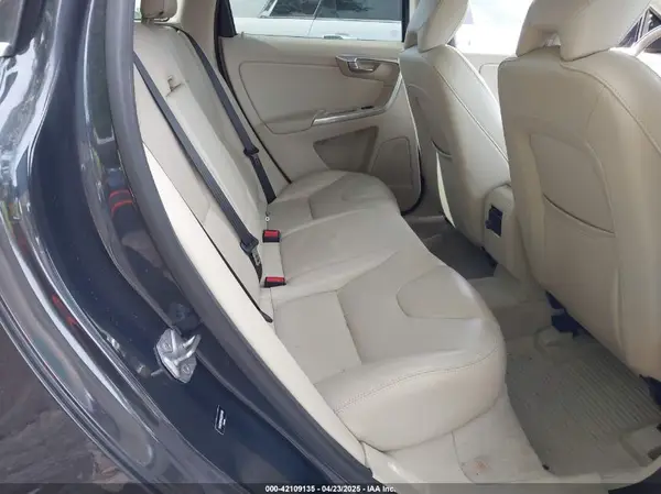 YV4612RMXG2844146 2016 VOLVO XC60 - Image 8