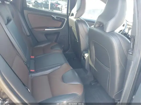 YV4612RMXG2847340 2016 VOLVO XC60 - Image 8